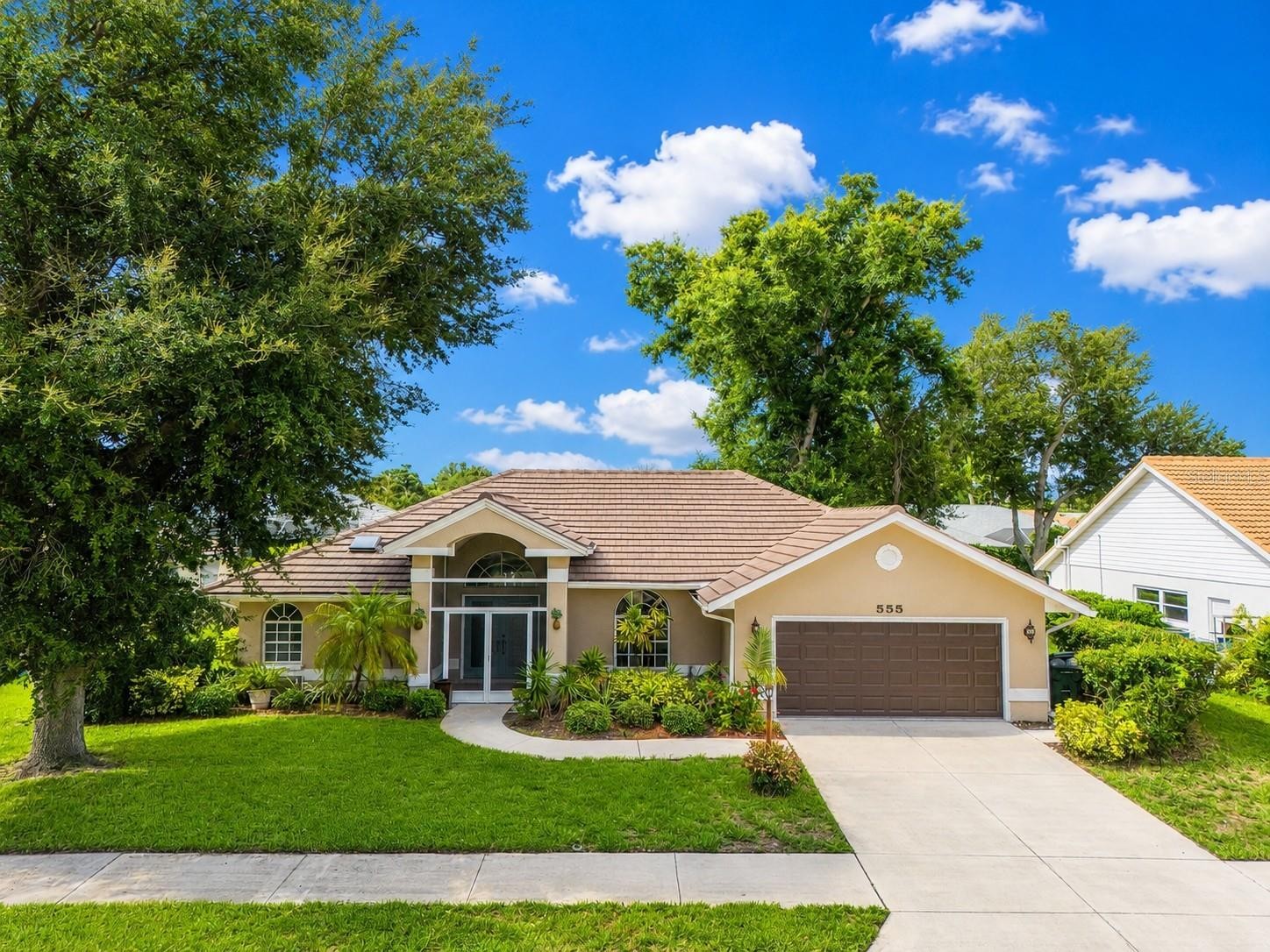 555 PARK ESTATES SQ