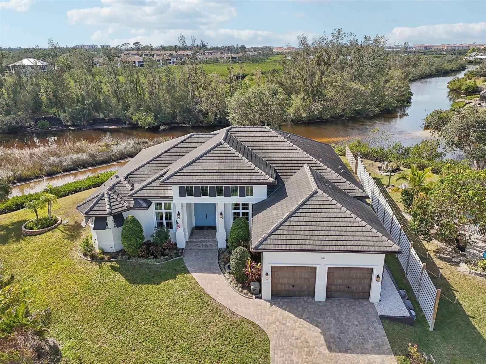 609 COLONIAL BAY DR