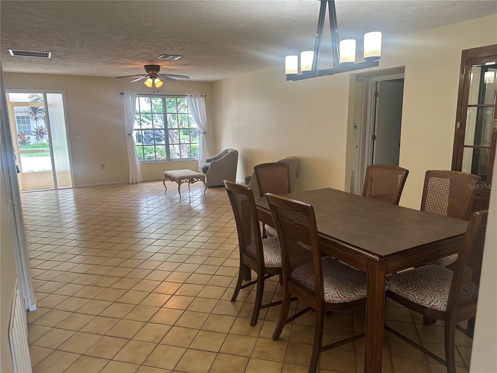 4242 OAKHURST CIR E
