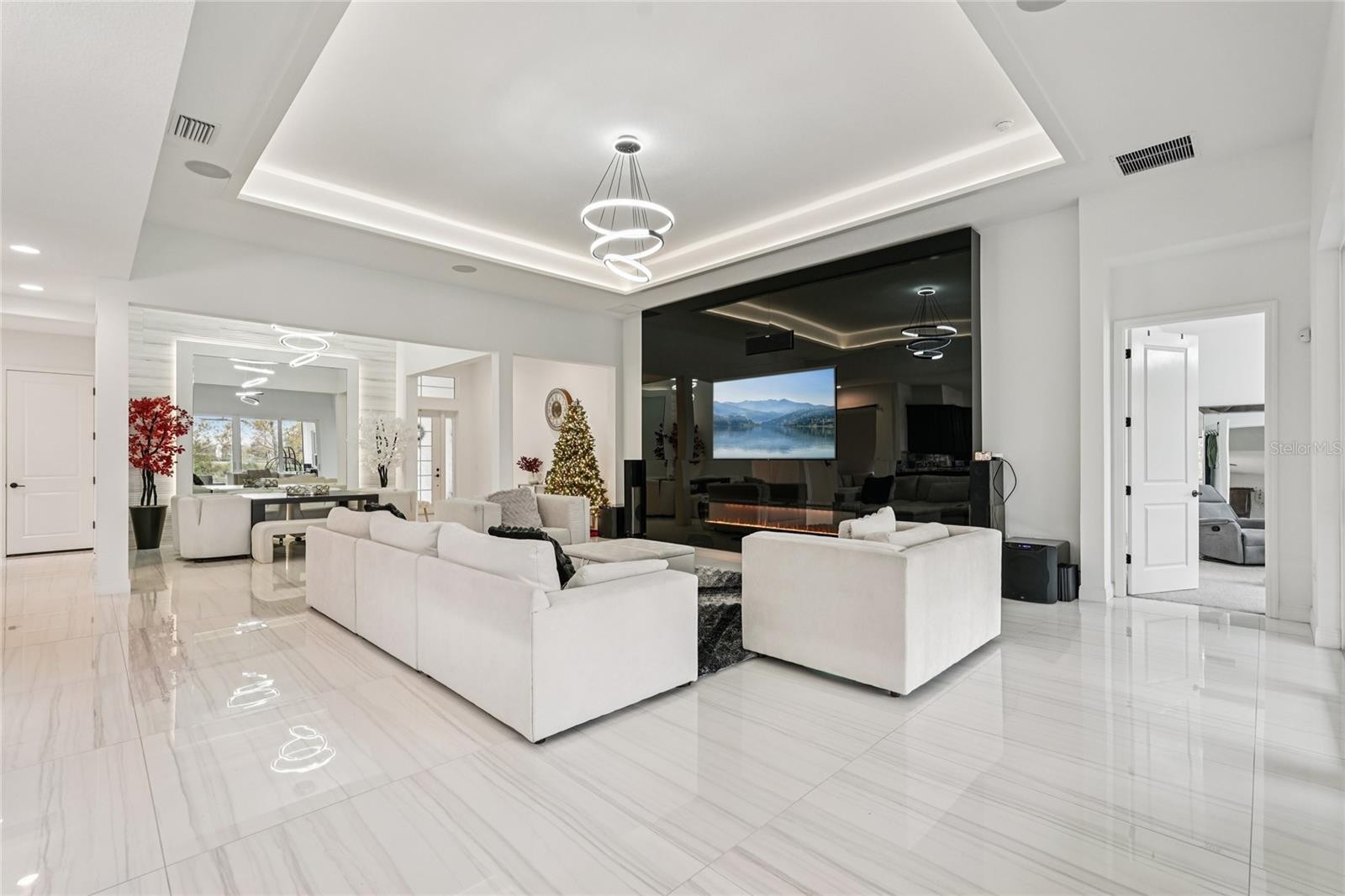 8294 GRANDE SHORES DR