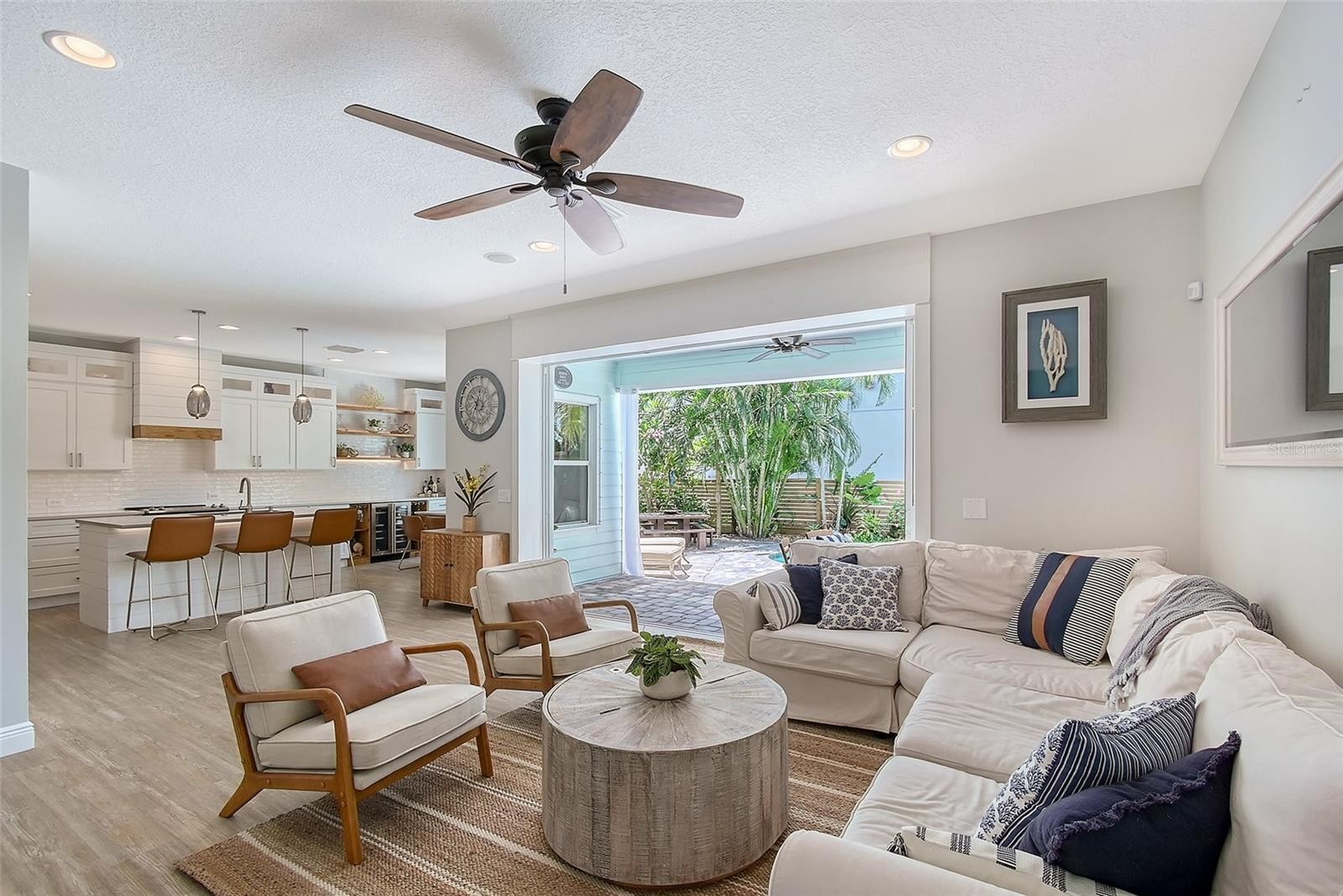 1738 SIESTA DR