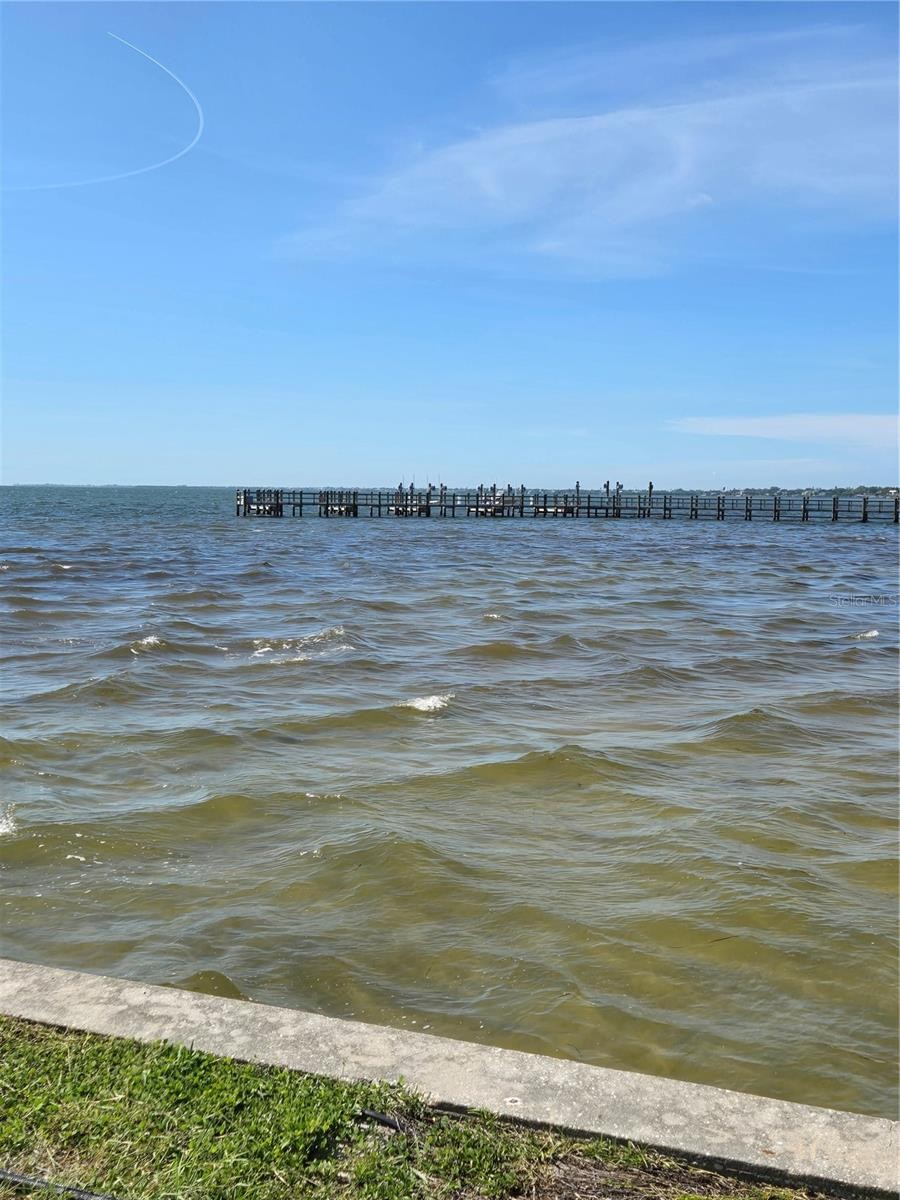 337 N SHORE DR