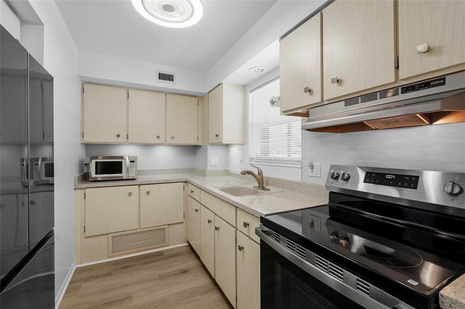 3950 ROXANE BLVD #2B