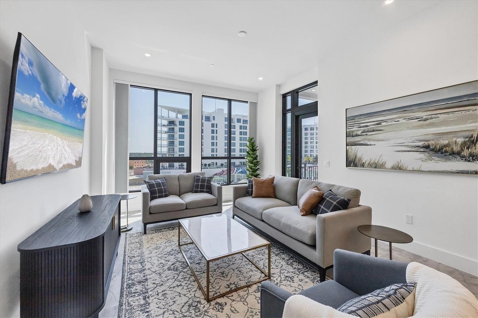 33 S PALM AVE #704