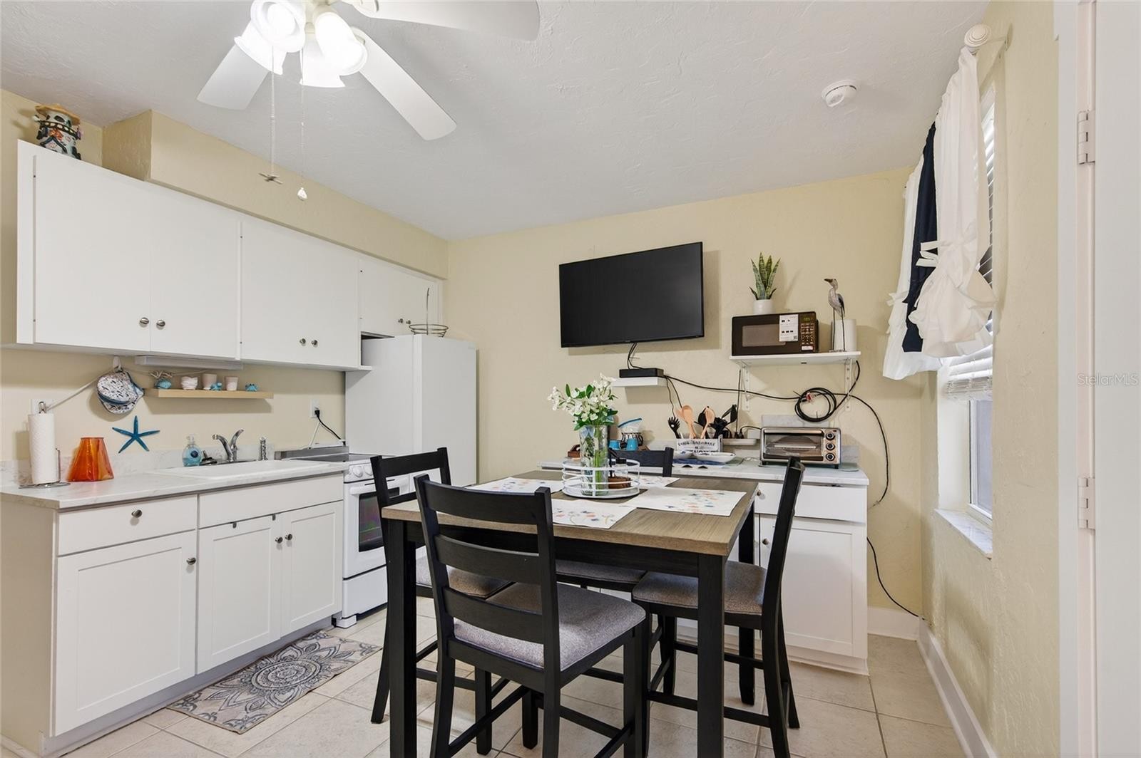 908 VILLAS DR #29