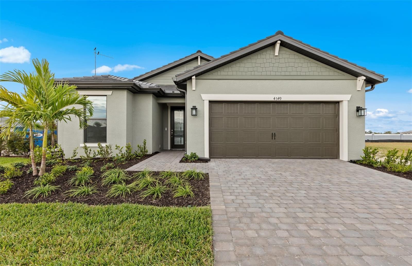 4415 LAKESIDE GROVE