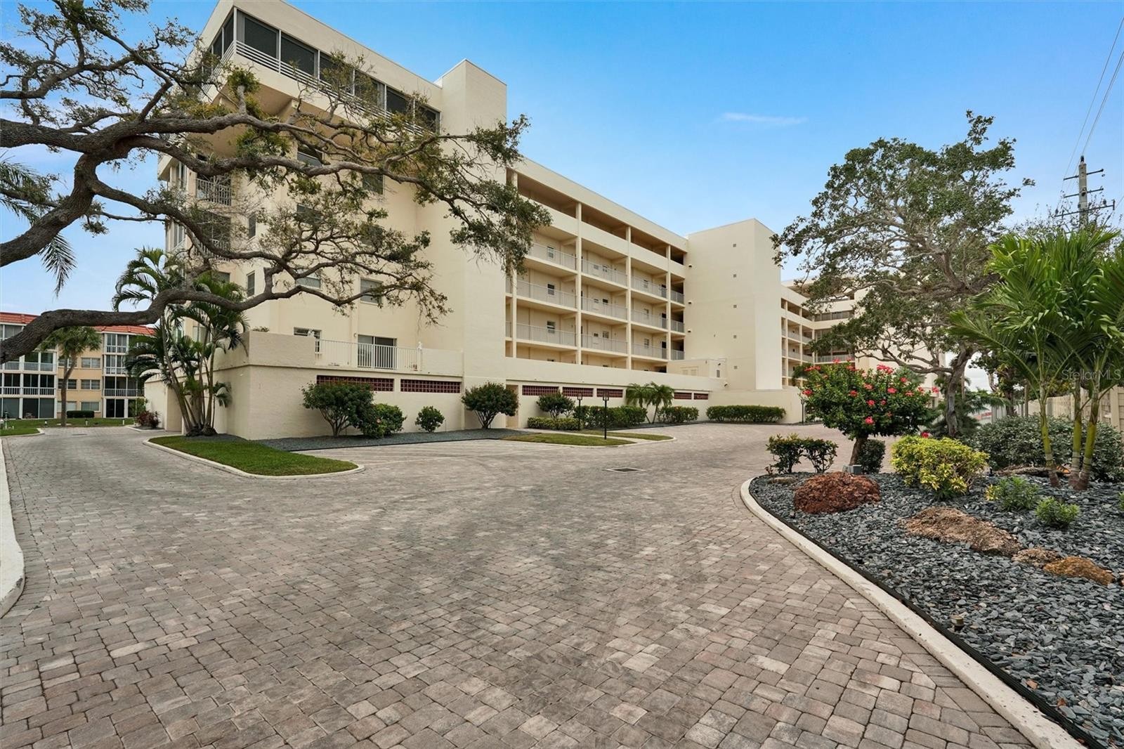 1325 S PORTOFINO DR #309