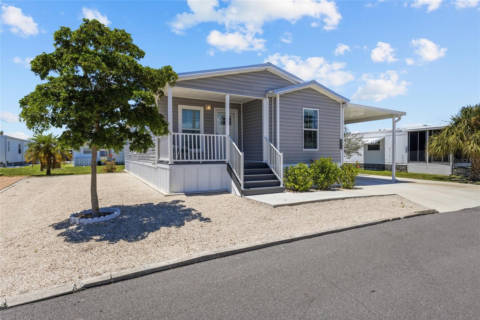 892 GRADO DR