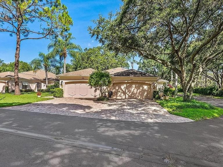 5462 Chanteclaire #65 Sarasota Florida 34235