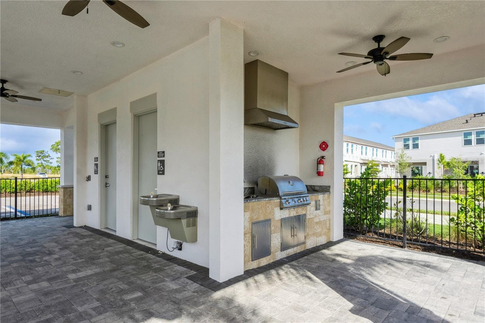 8500 LUNAR SKYE ST