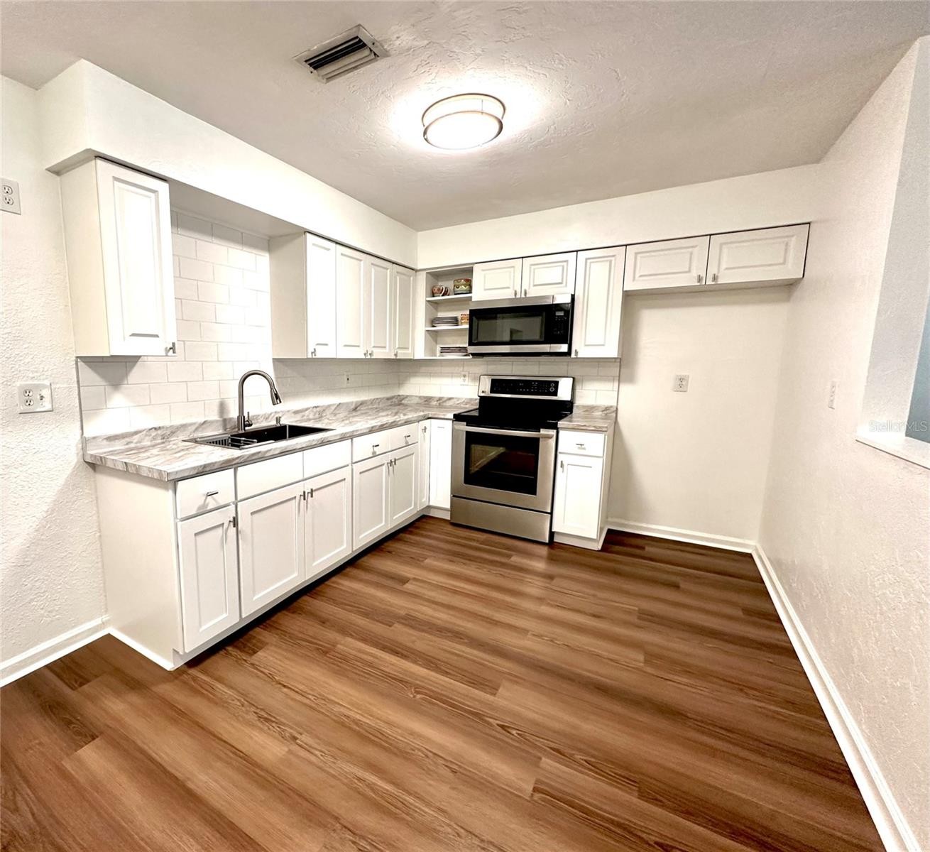 121 GRANADA BLVD