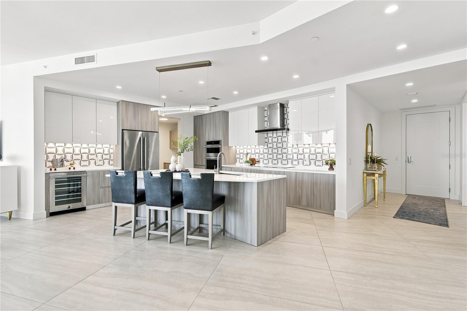 301 QUAY COMMONS #1410