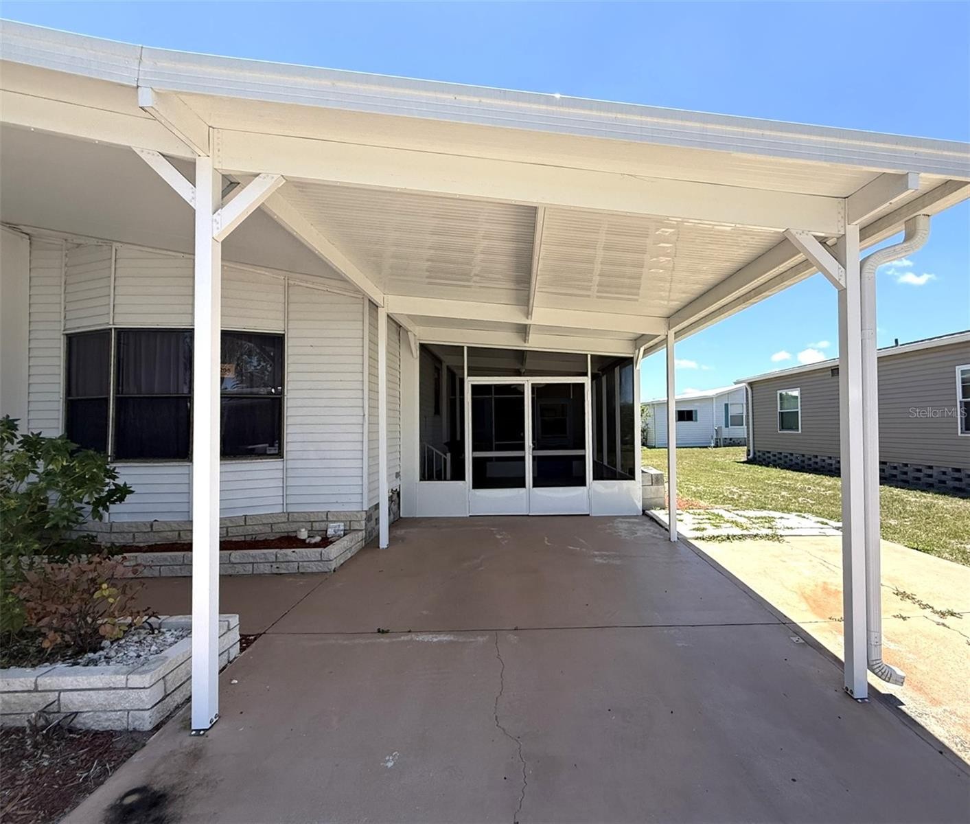 717 RIVERVIEW CIR