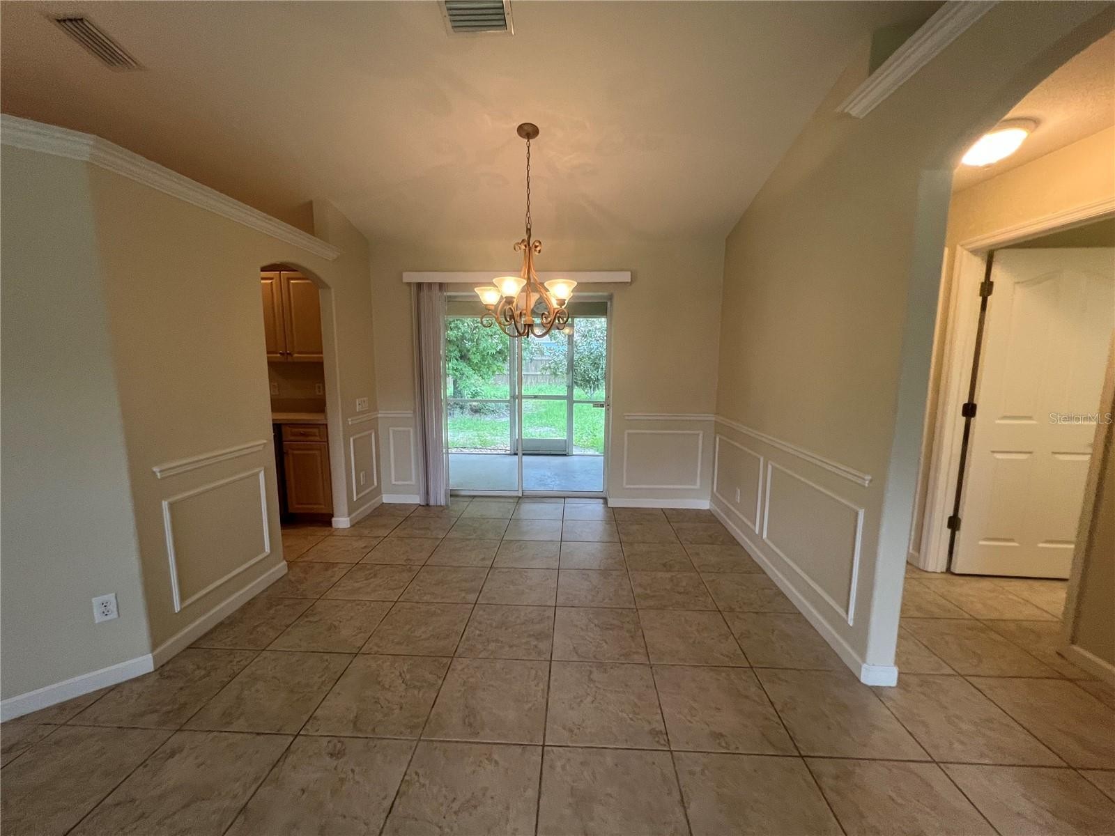 1651 S CRANBERRY BLVD