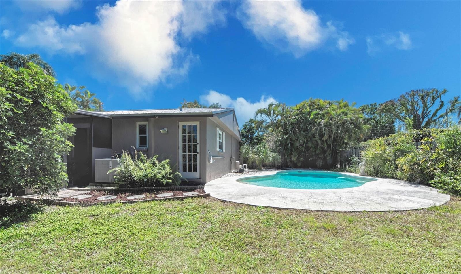 3217 RESTFUL LN