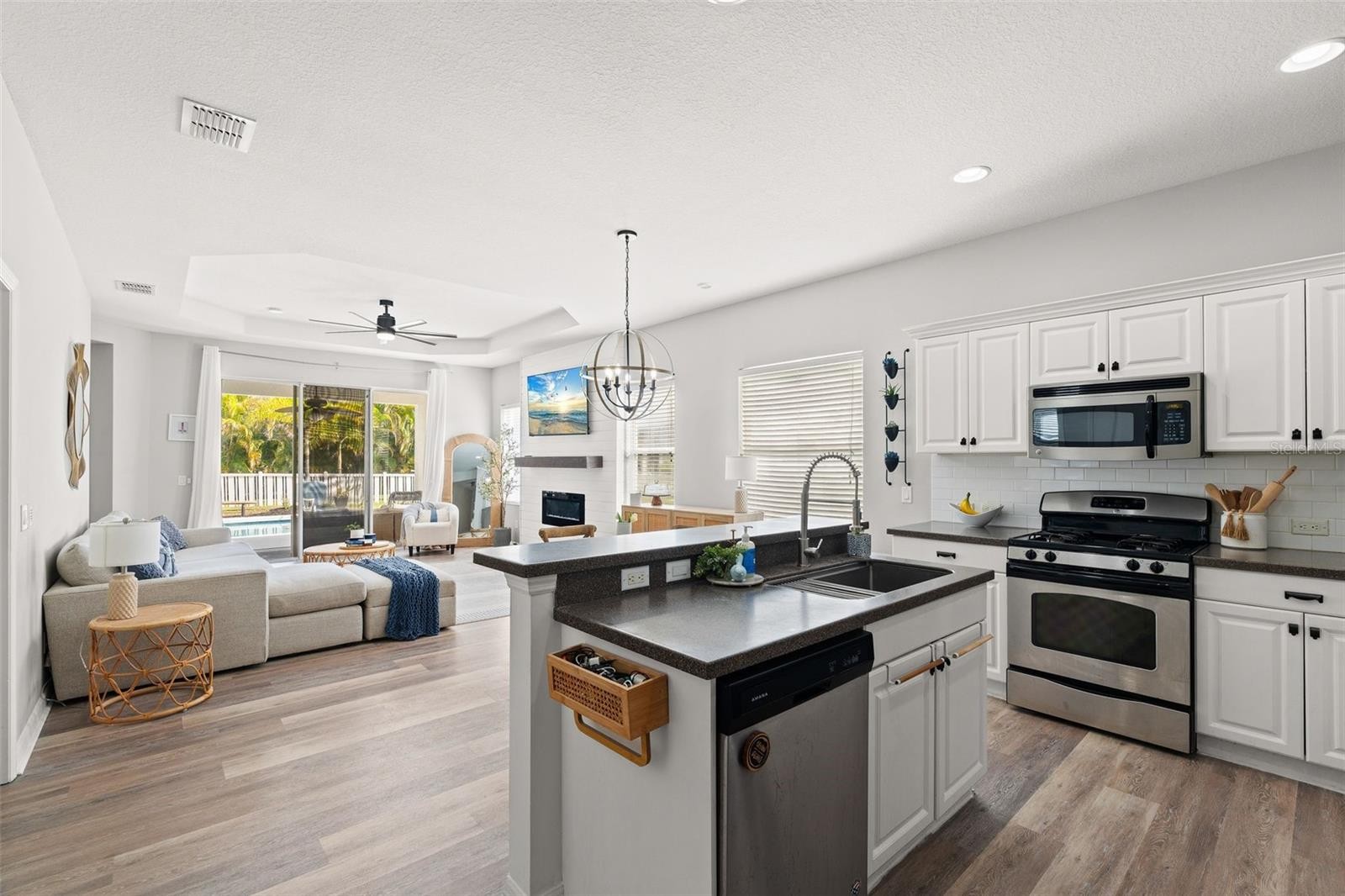 4946 NEWPORT NEWS CIR