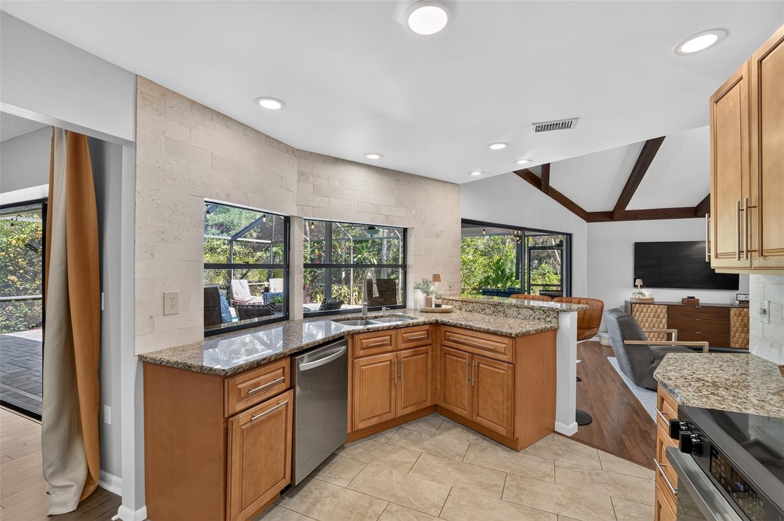3935 COUNTRY VIEW LN