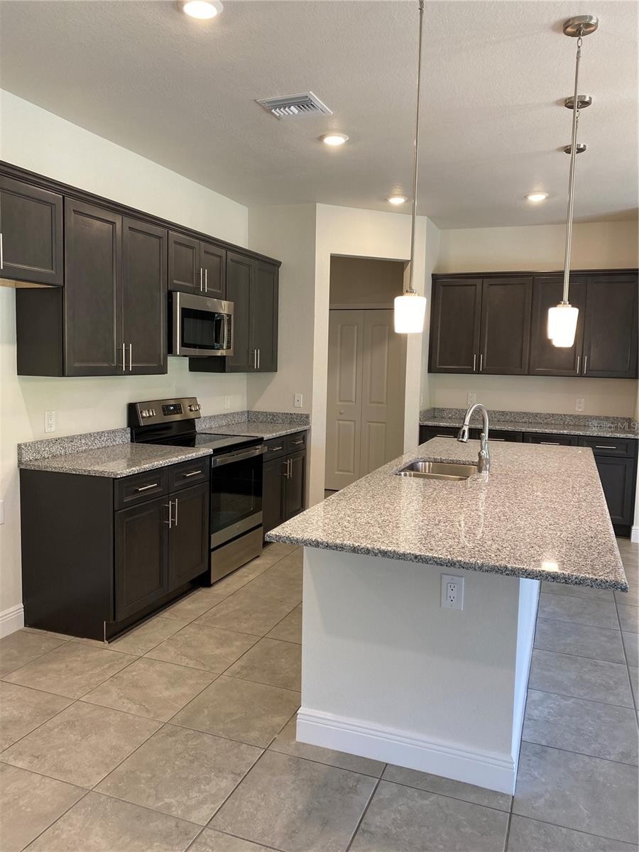 2789 WENONA DR
