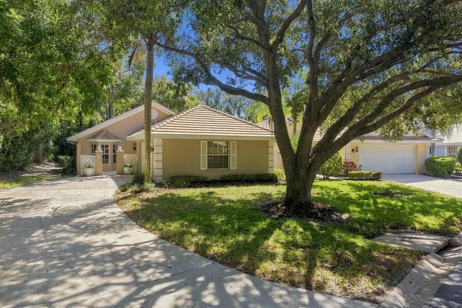 572 CLUBSIDE CIR #34