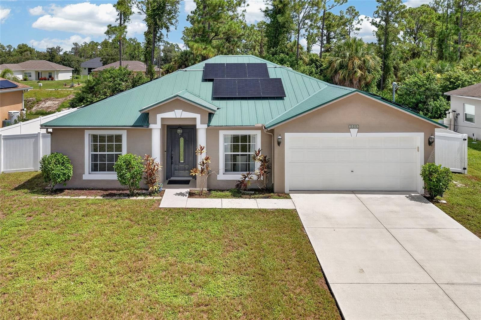 1406 WOODCREST LN