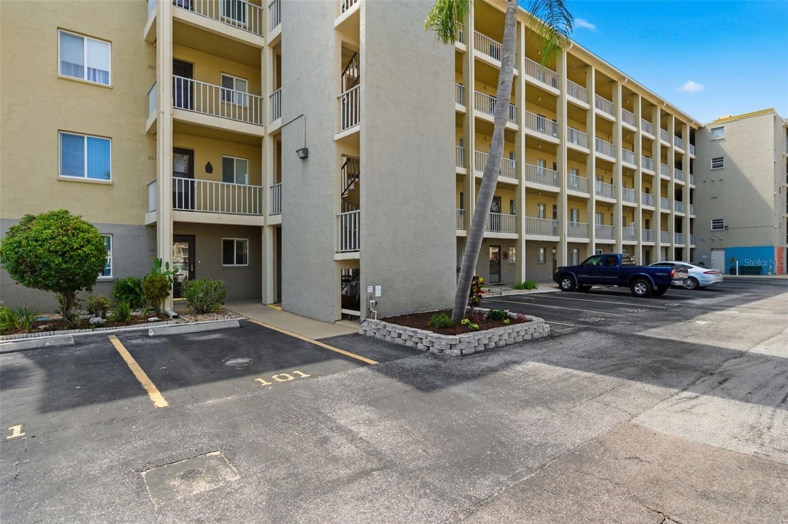 3500 LAKE BAYSHORE DR #K 101