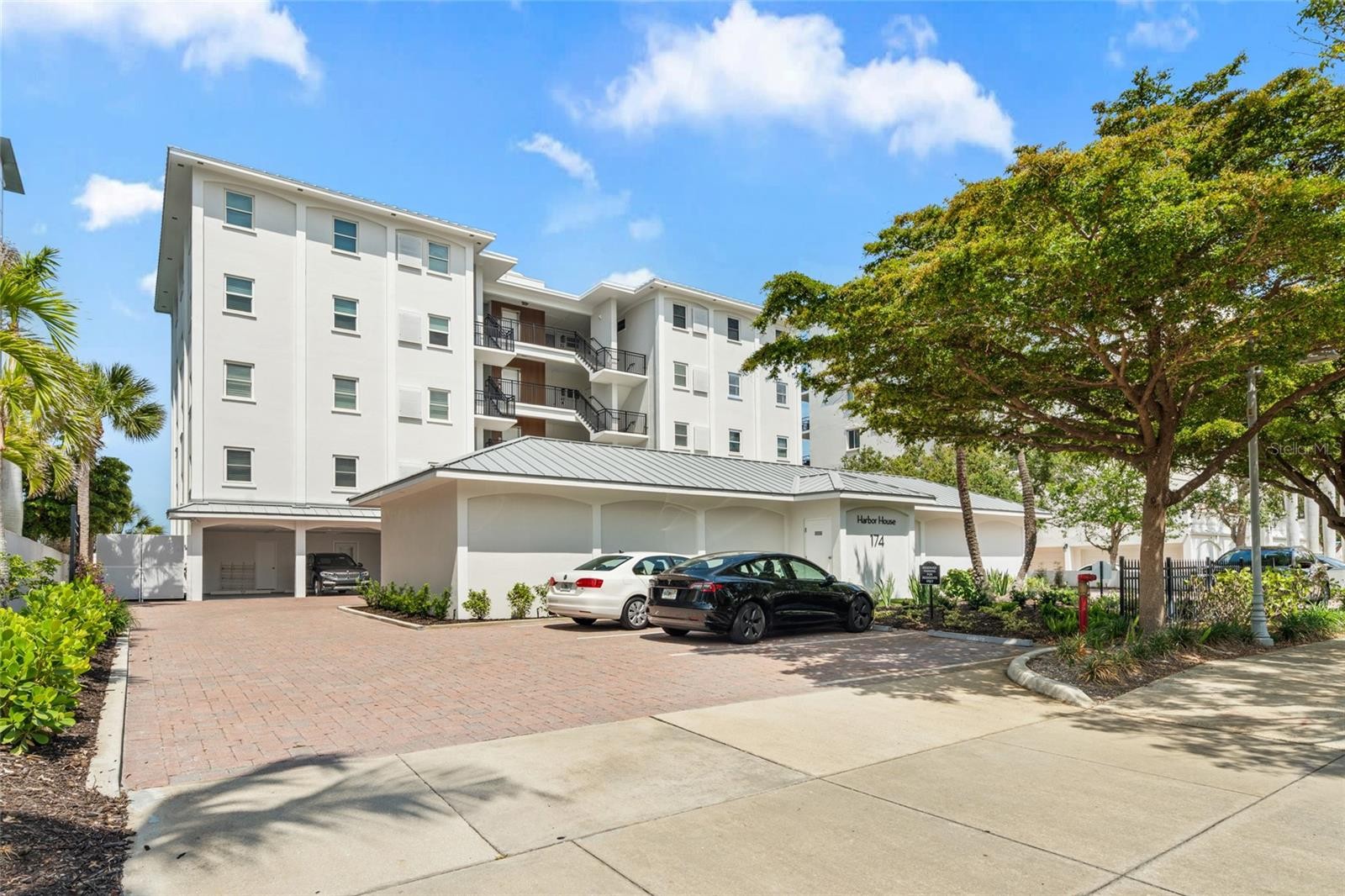 174 GOLDEN GATE PT #21