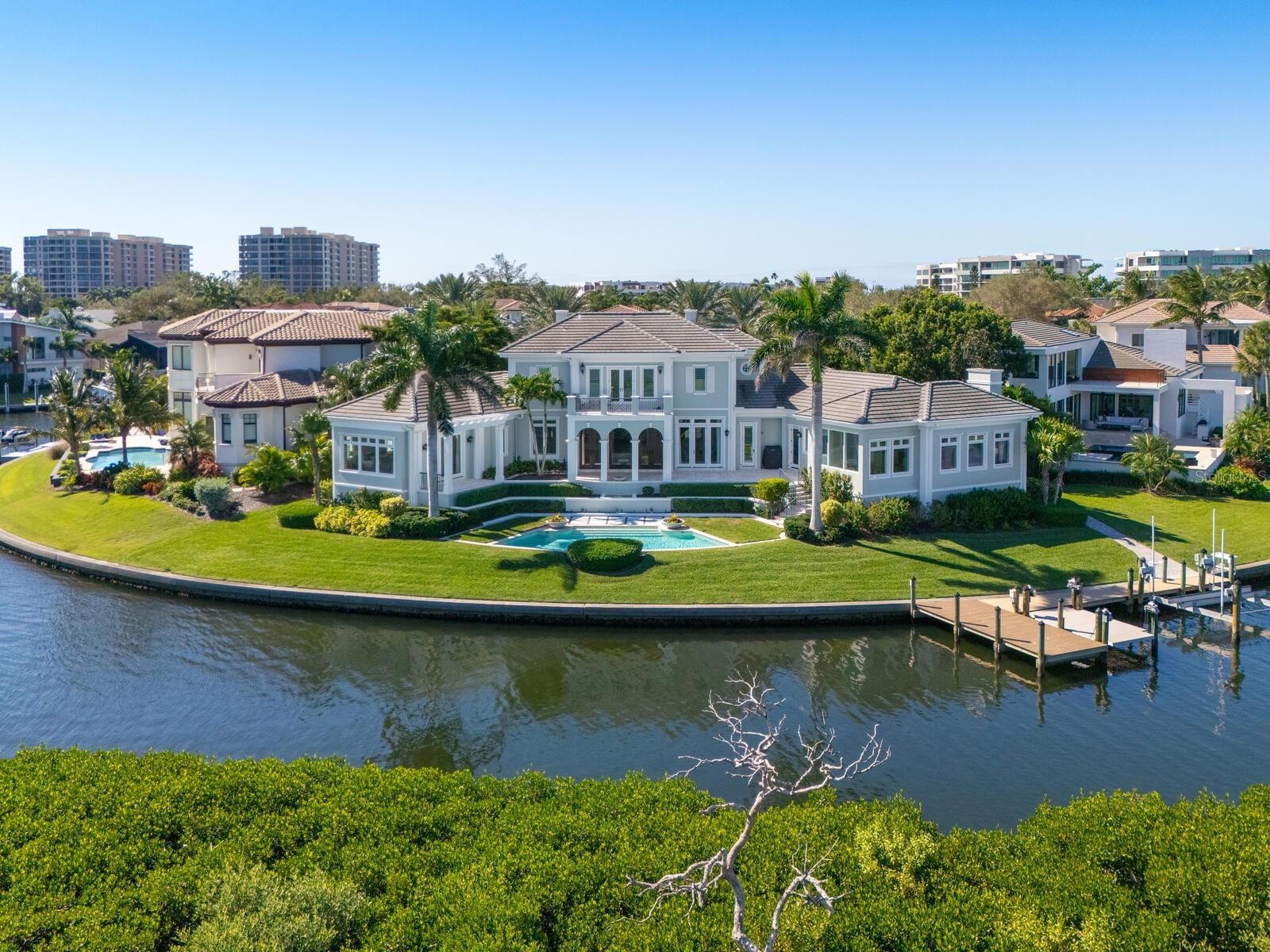 560 HARBOR POINT RD