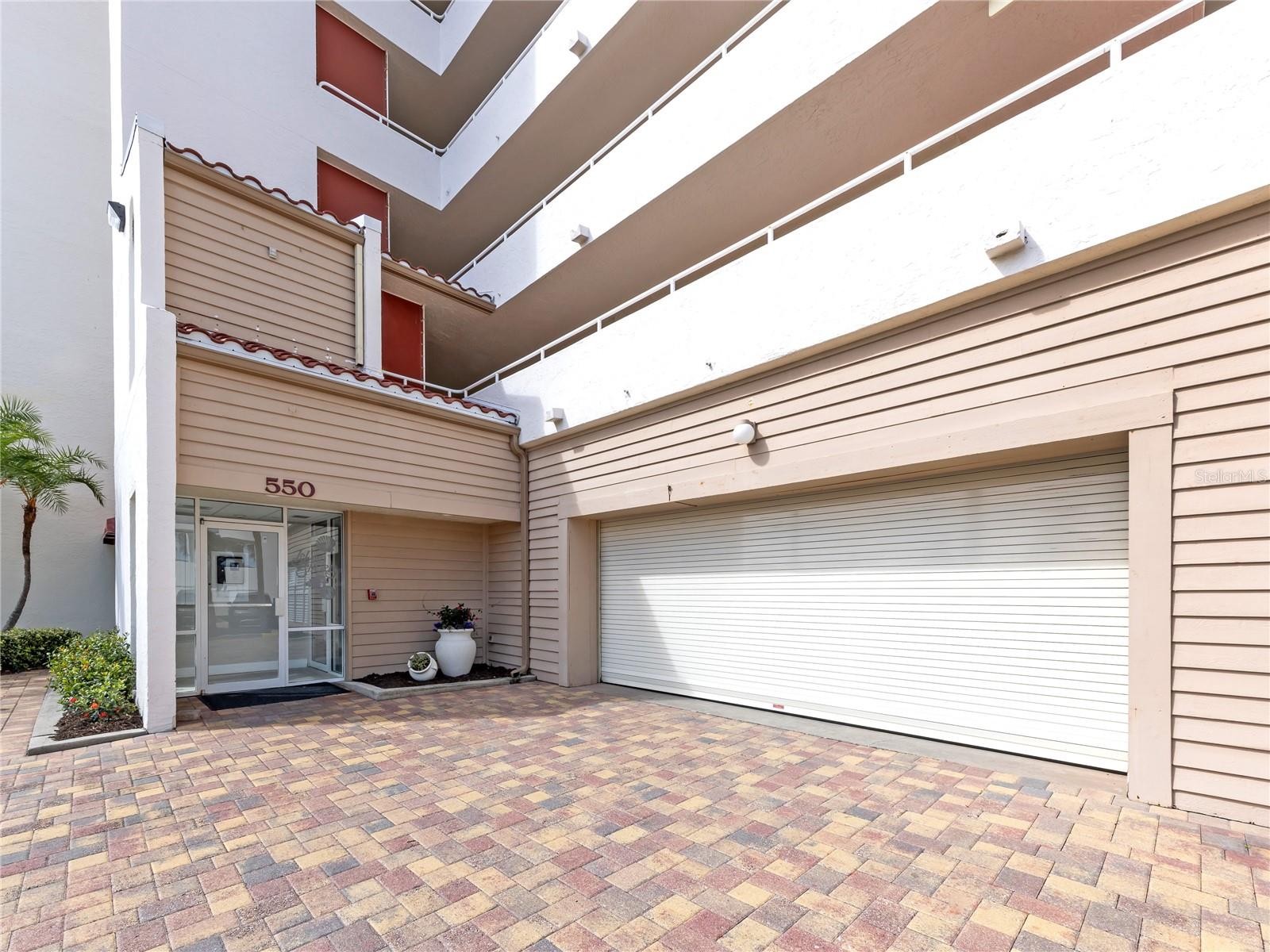 550 W FLAMINGO DR #301