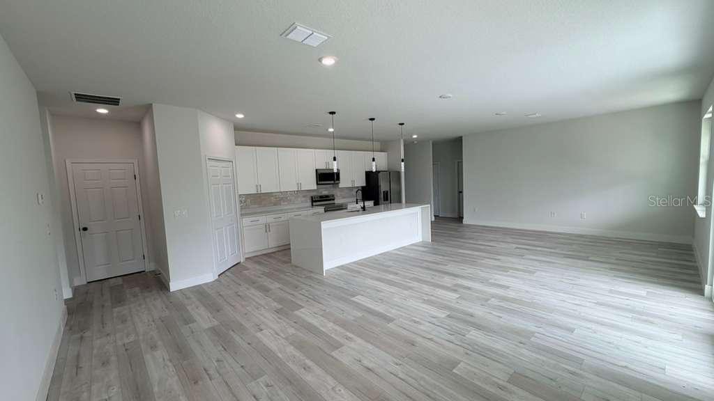 1217 E PRICE BLVD