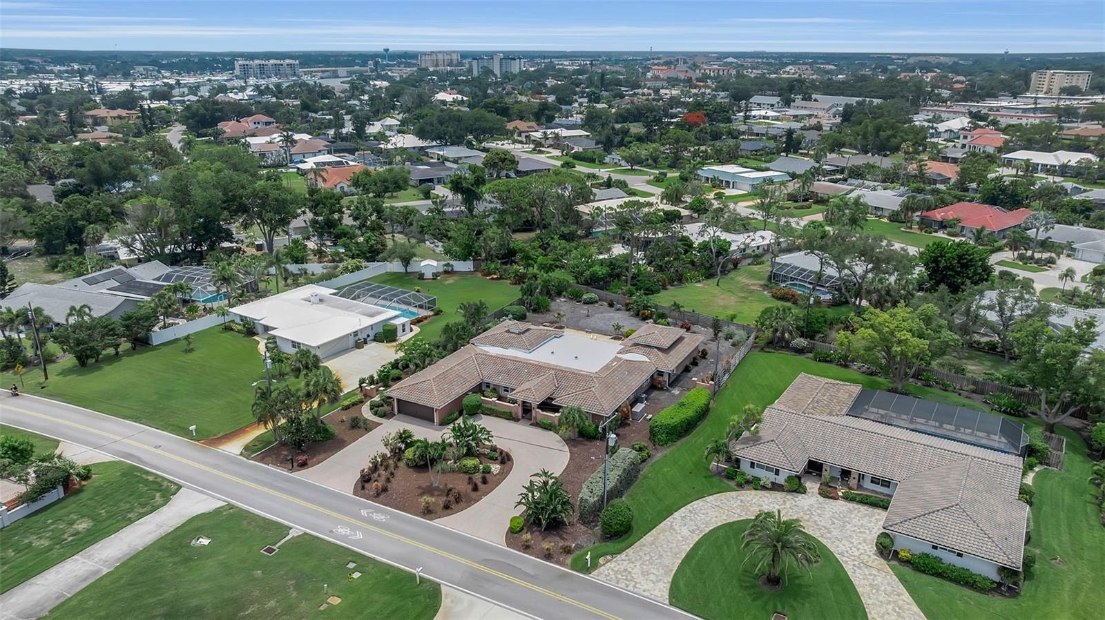 609 LAGUNA DR