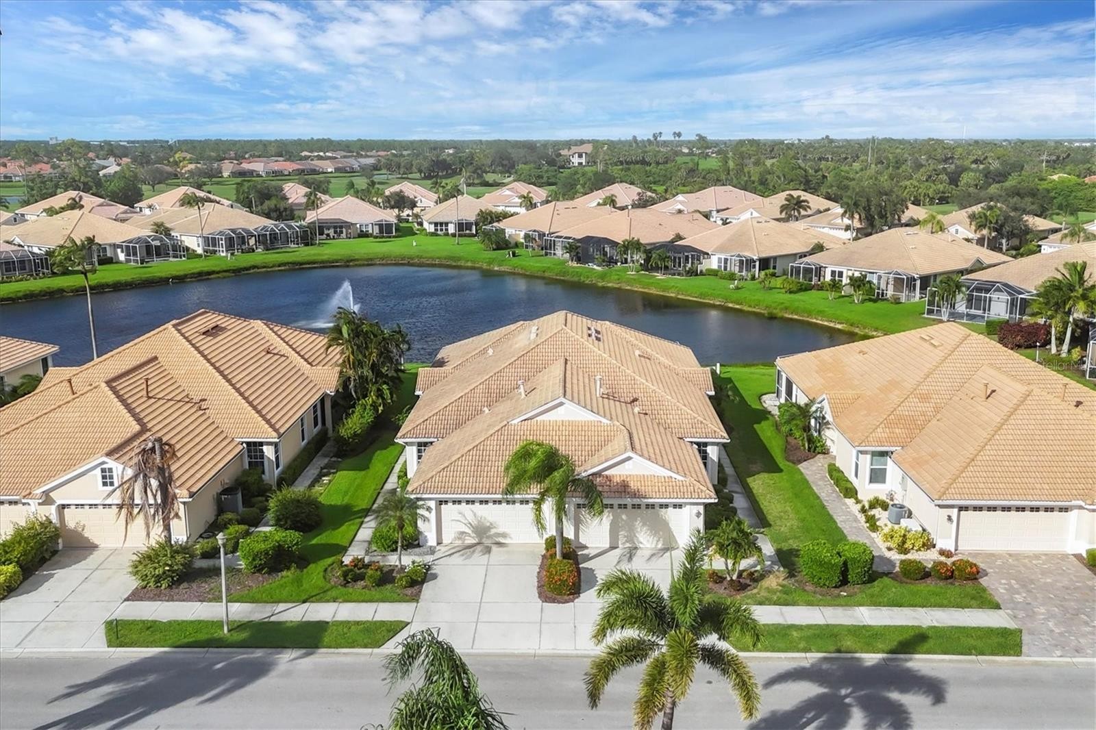 4924 WHISPERING OAKS DR