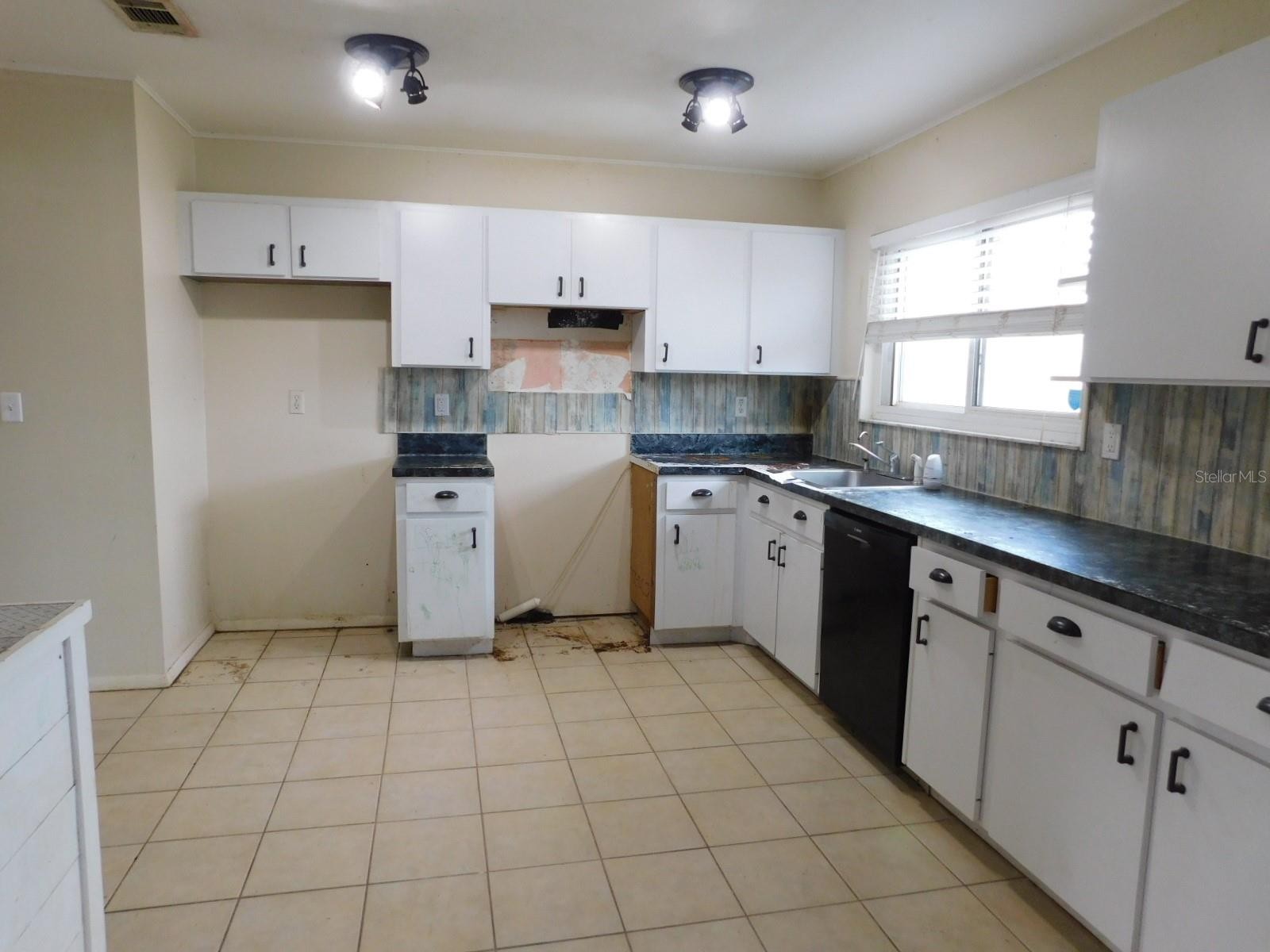 4745 PAN AMERICAN BLVD