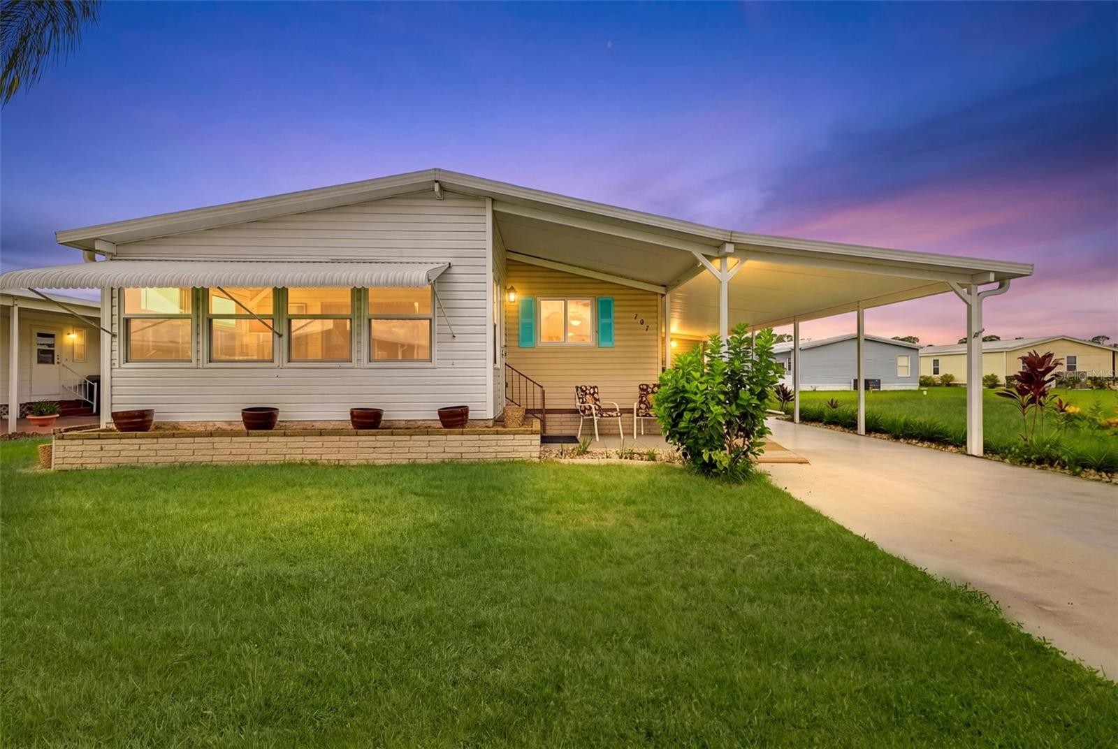707 DEL LUNA DR
