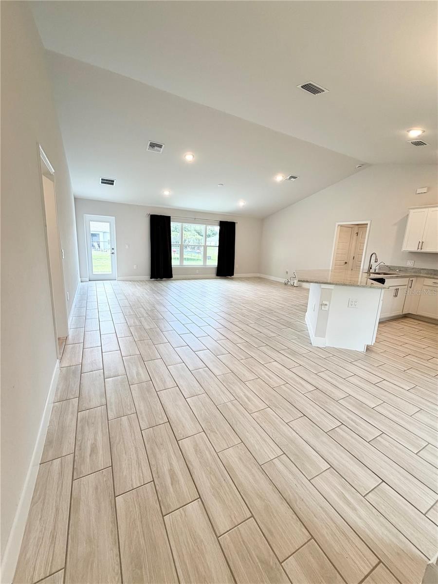 4865 MANILA AVE