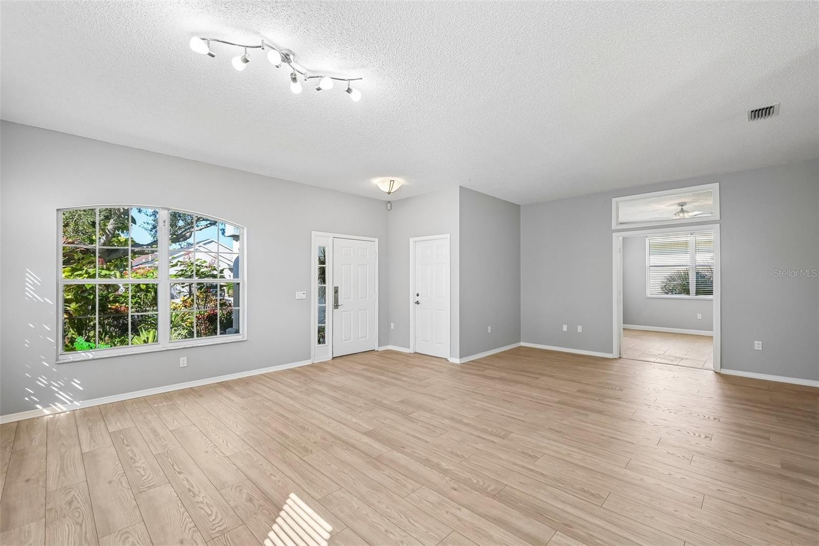 817 TALLGRASS LN