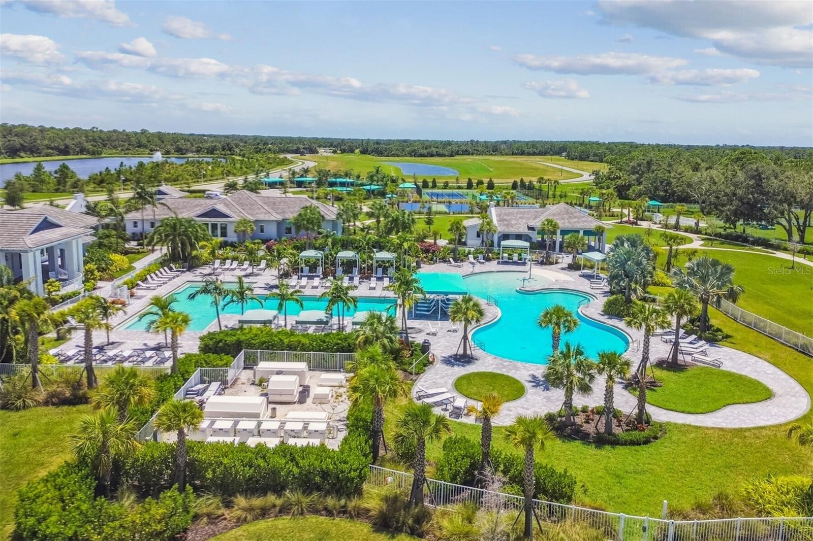 9718 CRYSTAL ISLES CIR
