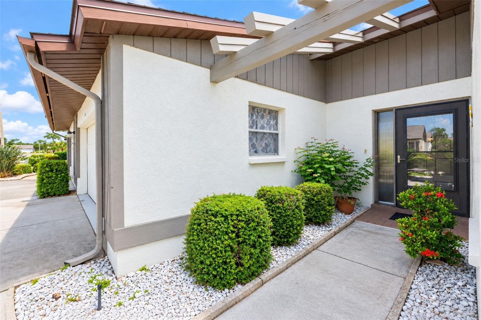 614 DEERWOOD AVE #614