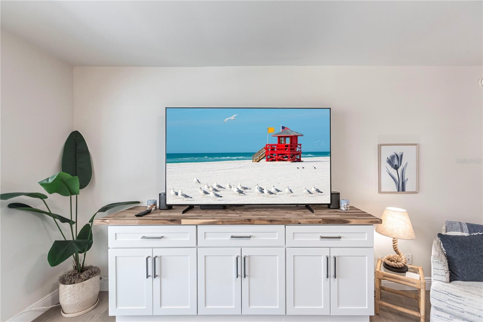 1055 W PEPPERTREE DR #106AA