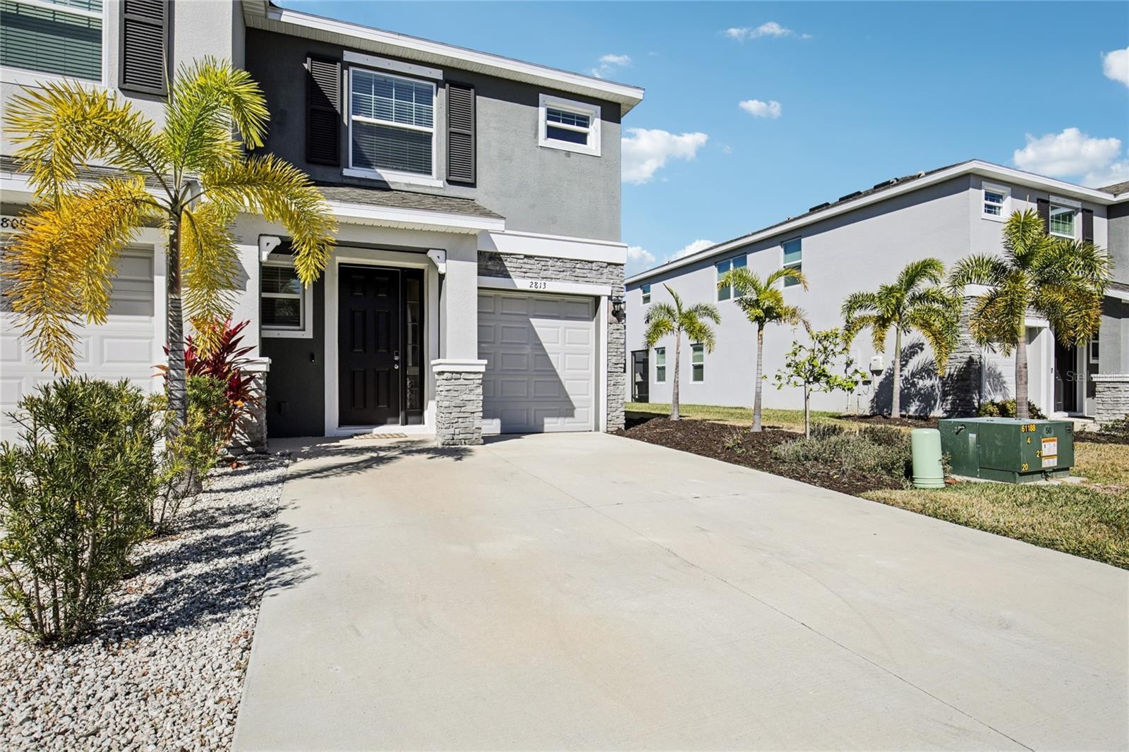 2813 MIDNIGHT PEARL DR
