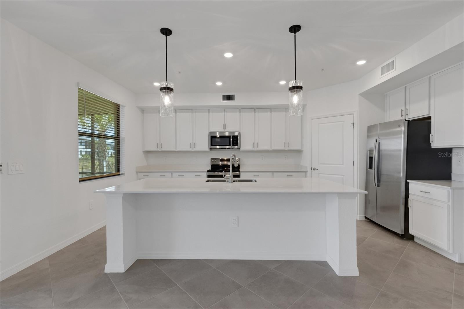 5624 SUMMIT POINTE CIR #104