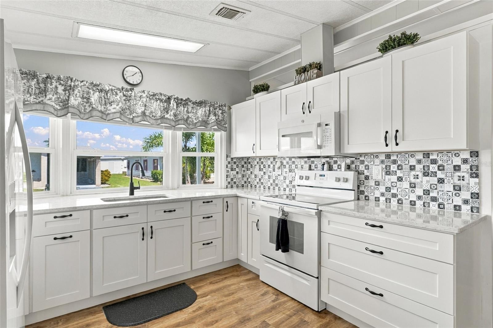 809 VILLA DEL SOL DR