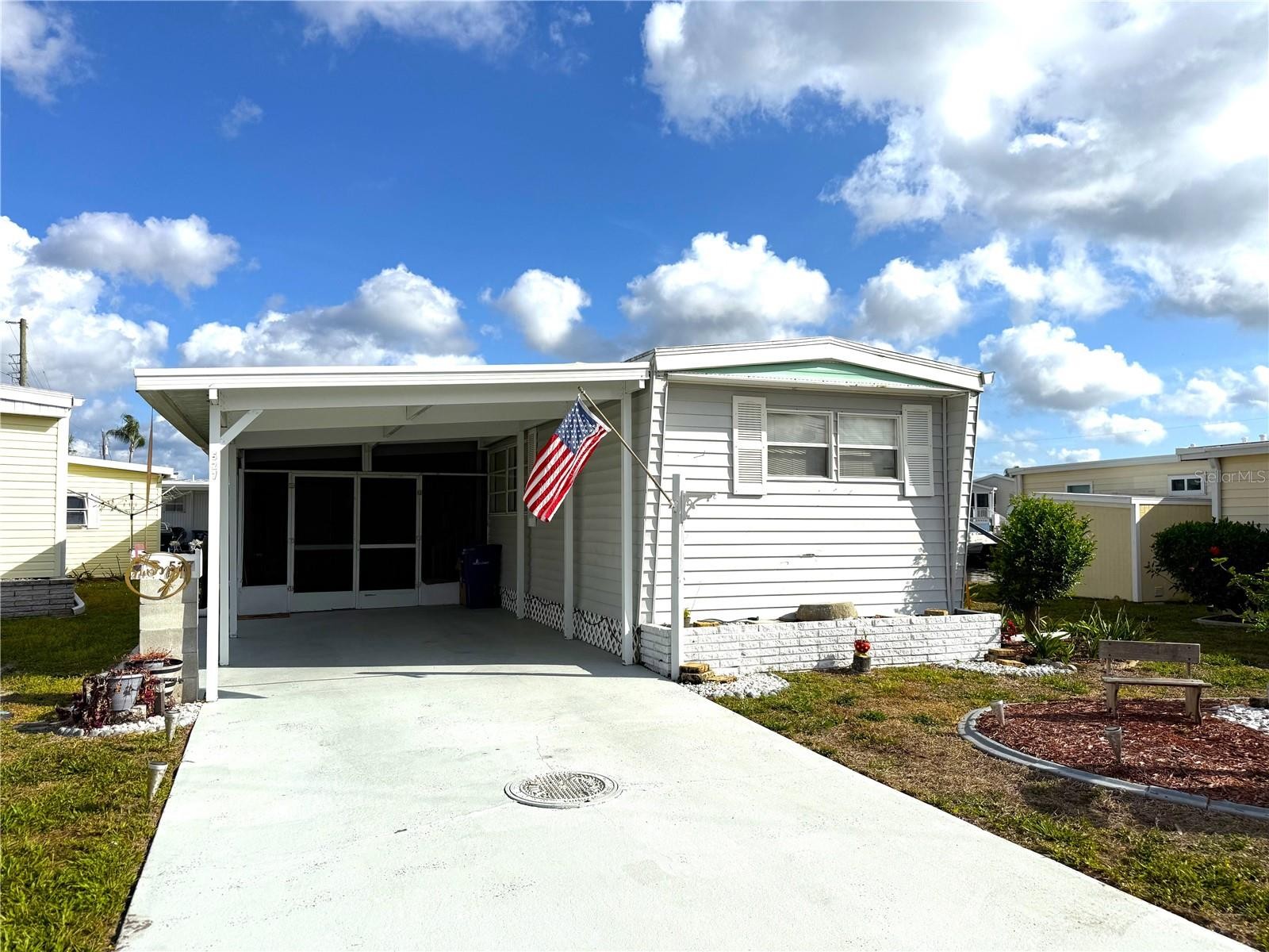 527 BLACKBURN BLVD