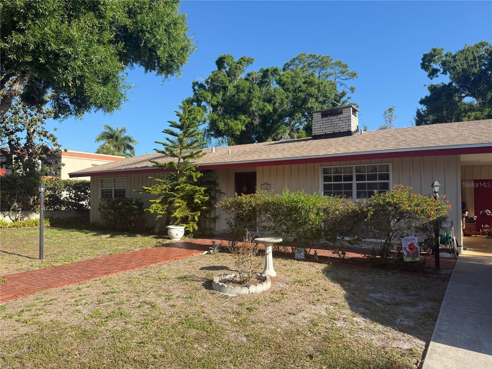 1827 ALTA VISTA ST