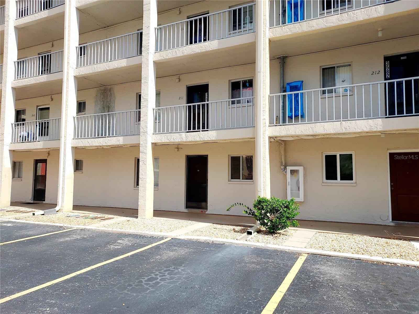3520 LAKE BAYSHORE DR #K111