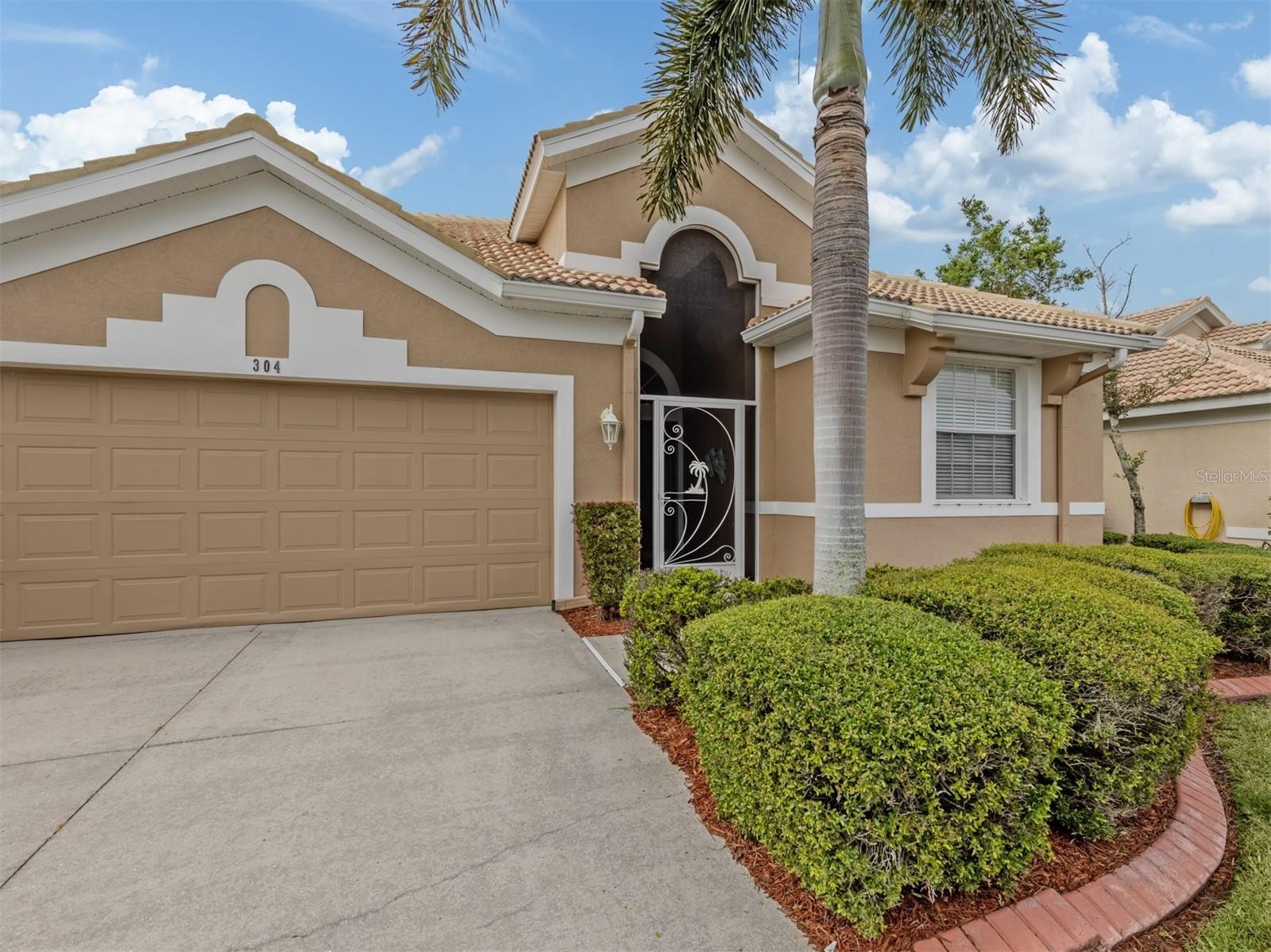 304 LANGHOLM DR
