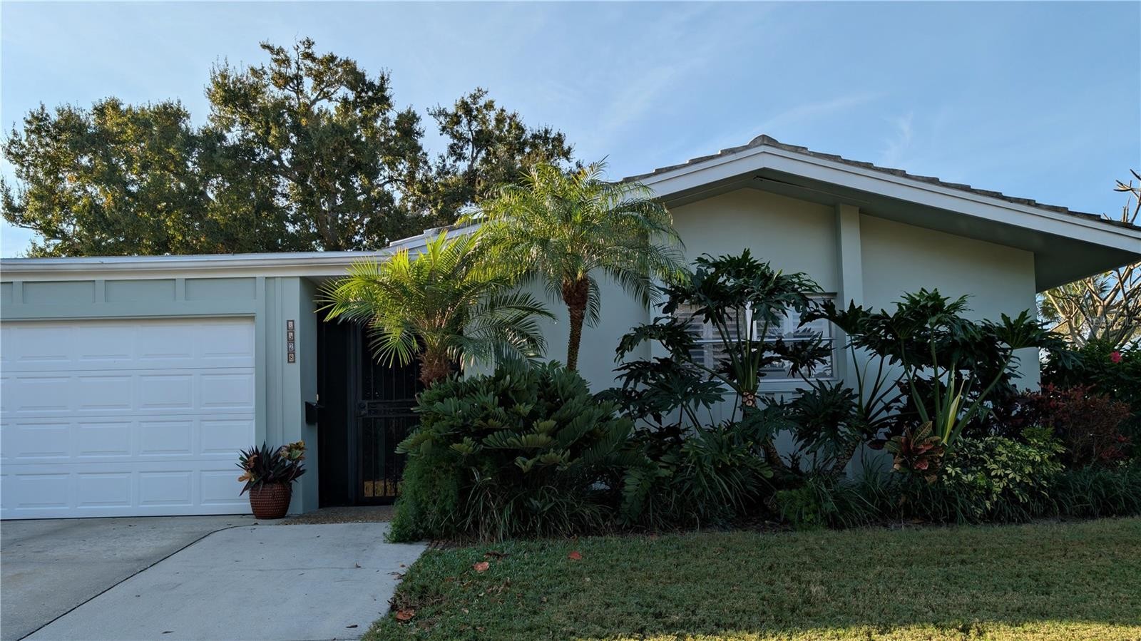 3328 DARTMOUTH LN #1012