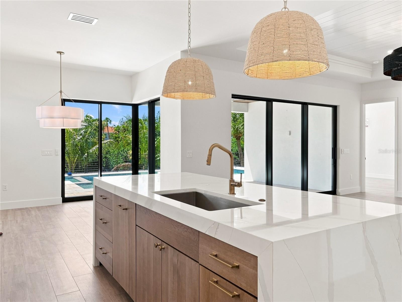 276 ISLAND CIR