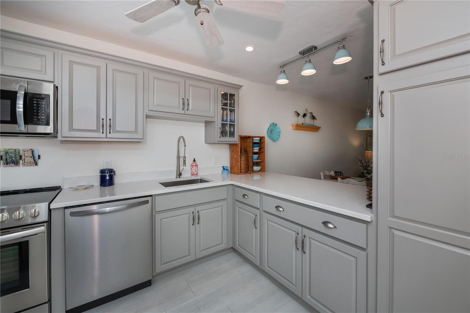 1041 CAPRI ISLES BLVD #104