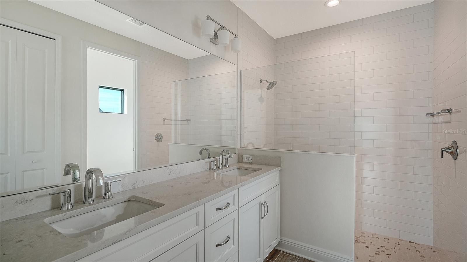 14560 SKIPPING STONE LOOP