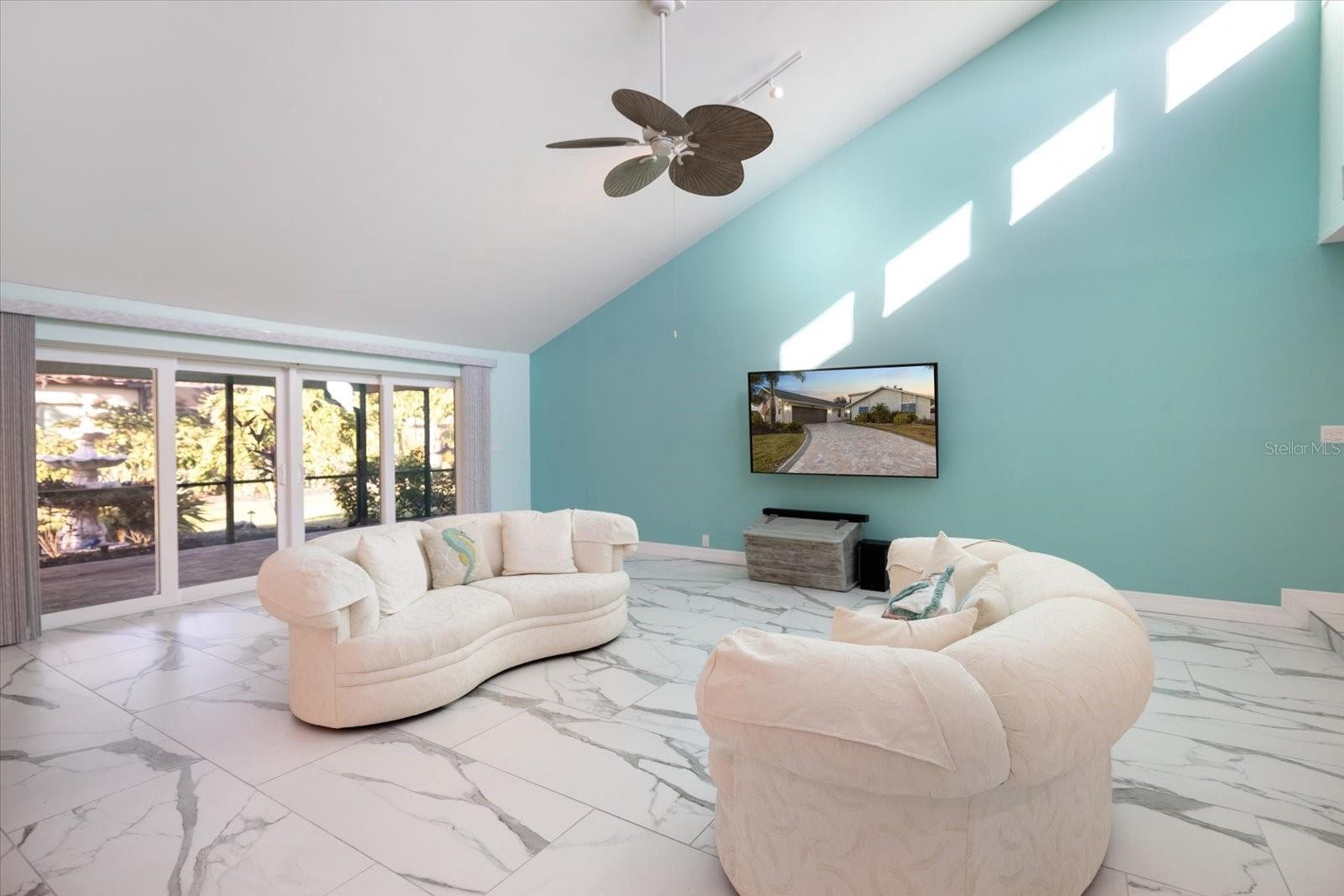 238 LOOKOUT POINT DR